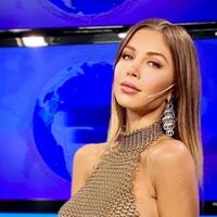 ¿Se olvidó lo de abajo? Romina Malaspina salió con los tapones de punta tras el revuelo en Canal 26