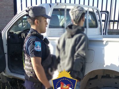 Circulaban por Avenida Mosconi a bordo de una camioneta robada en Plottier: detuvieron a dos hombres