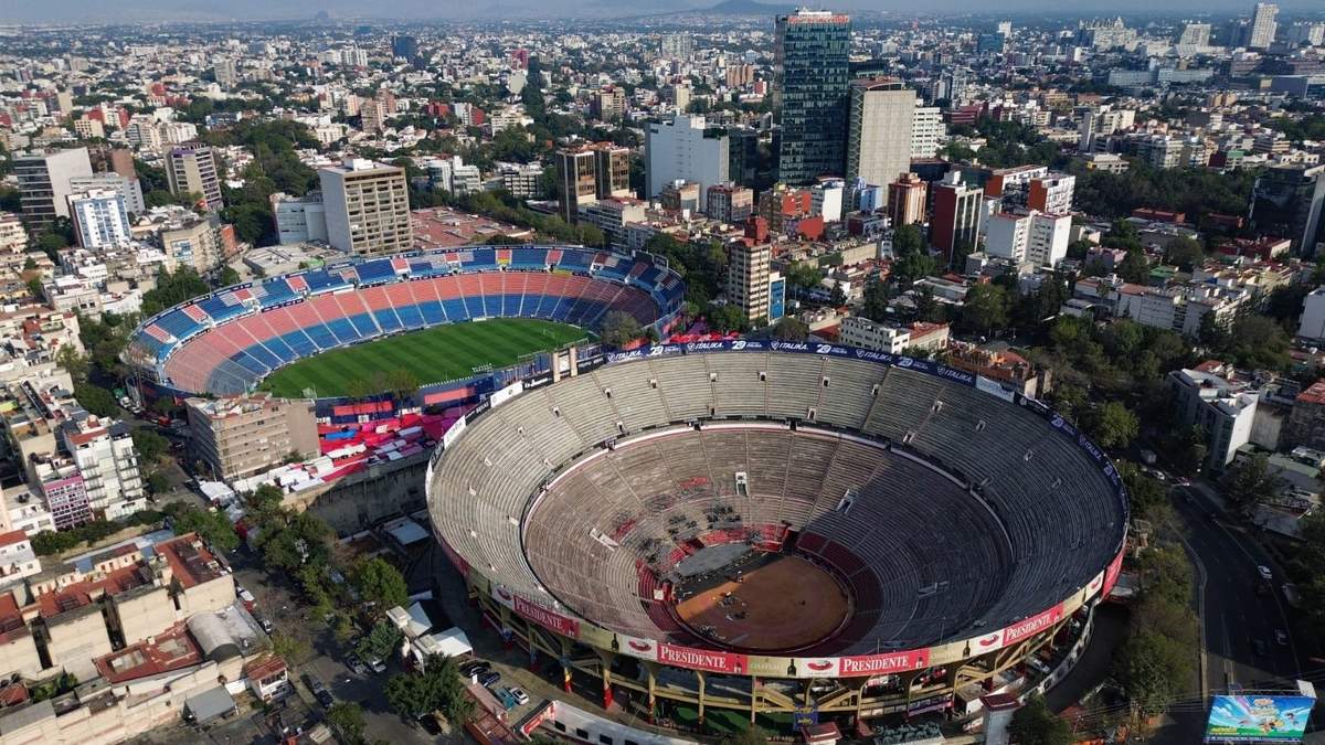 Toma aérea de la Plaza de Toros y el Estadio Ciudad de los Deportes