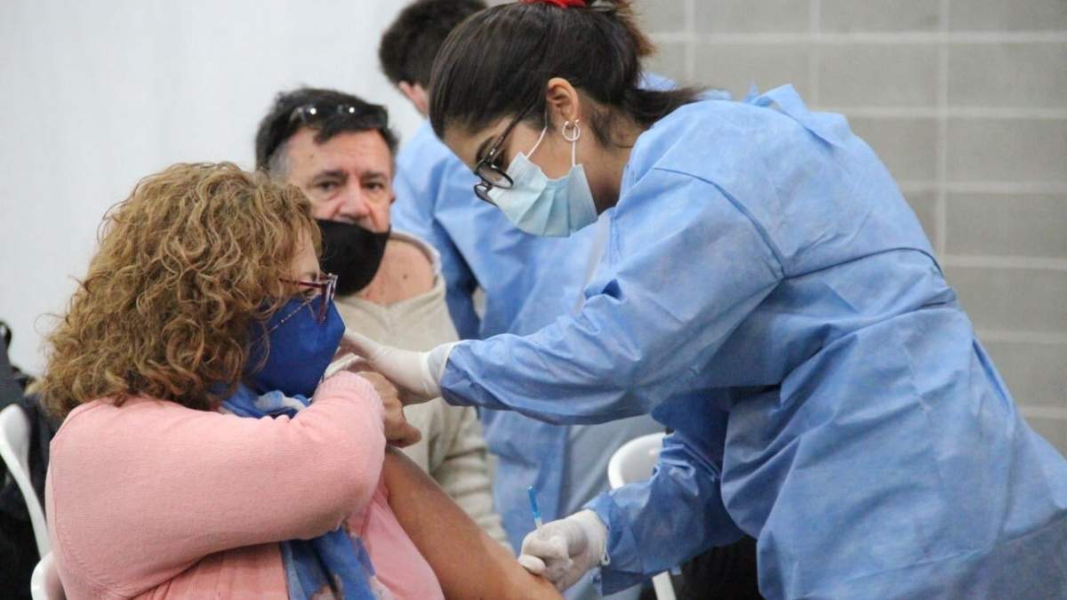 Campaña de vacunación contra el coronavirus en Neuquén. Fuente: (Twitter)