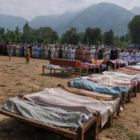 Inundaciones en Pakistán dejan al menos 220 muertos; advierten más lluvias
