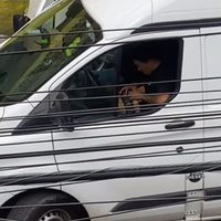 Captan a repartidores de Amazon abriendo paquetes en la CDMX