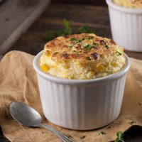 Soufflé de choclo y queso: la receta que necesitás para resolver la cena en solo 25 minutos