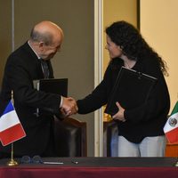 Alumnos de la UAEMex se movilizan ante el alza de tarifa en transporte público