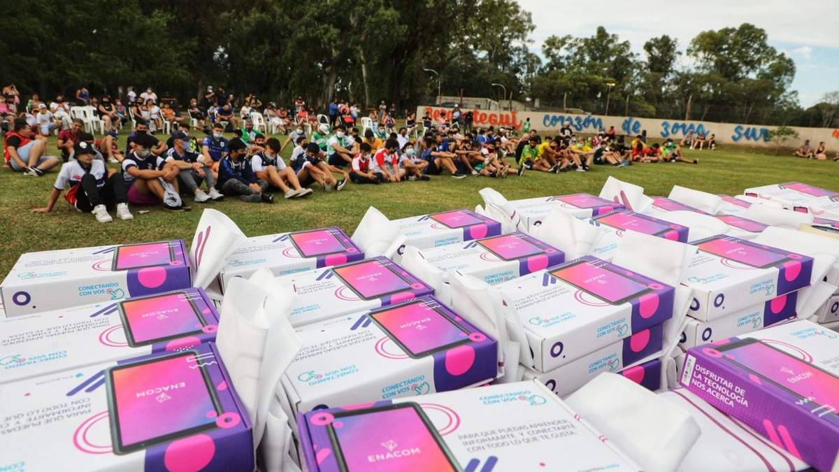 Entrega de tablets en Berazategui. Fuente: (Twitter)
