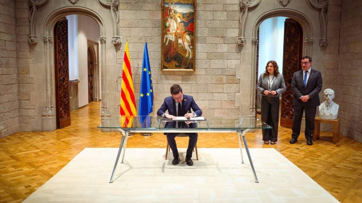 Pere Aragonès firma la orden de disolución del Parlamento y la convocatoria a nuevas elecciones