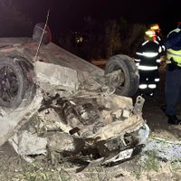 Impactante vuelco de un auto sobre la Cuesta de Quiroga, cerca del cruce con la Ruta 40