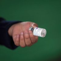 La protección de la vacuna de AstraZeneca comienza a disminuir a los tres meses, según un estudio
