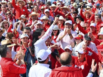Alejandra del Moral cierra precampaña en la tierra de Delfina Gómez: "Hoy tomamos Texcoco"