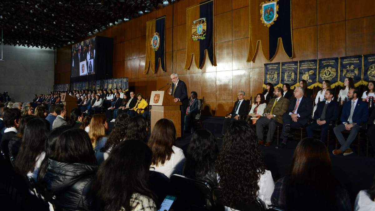 El rector Enrique Graue en la ceremonia de apertura del ciclo escolar 2023-2024 de la UNAM