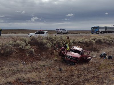 Una familia grave tras volcar en la ruta 237