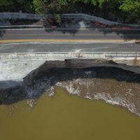 Por segunda ocasión en un mes, colapsa tramo de la autopista Siglo XXI