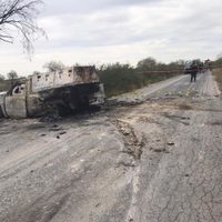 Dejan cinco cuerpos calcinados en una camioneta en NL
