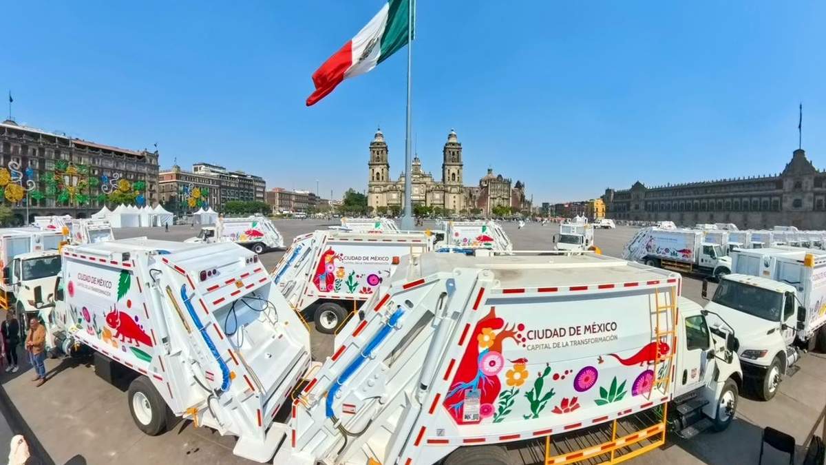 Gobierno de CDMX entregó 50 nuevos camiones de limpia; la flota costó alrededor de 200 mdp