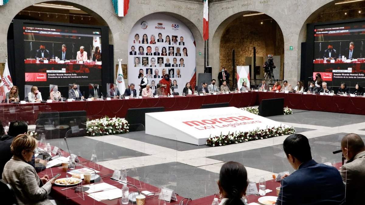 La plenaria de senadores de Morena