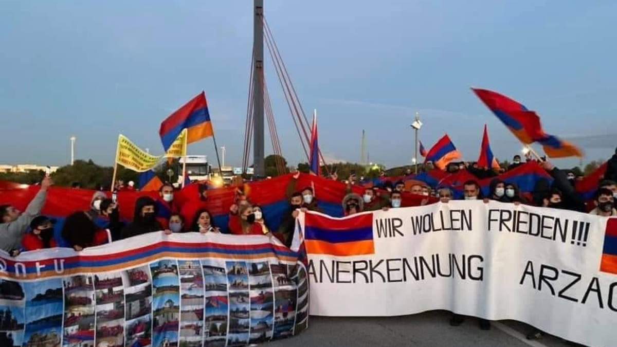 Armenios exigen el reconocimiento internacional Nagorno Karabaj, un territorio de mayoría armenia que se autoproclamó independiente de Azerbaiyán