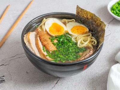 Así se prepara el clásico ramen japonés