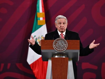 AMLO pide no bombardear con publicidad a electores