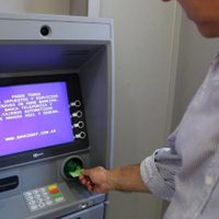 Empleados estatales de Neuquén y trabajadores municipales cobrarán su sueldo este martes