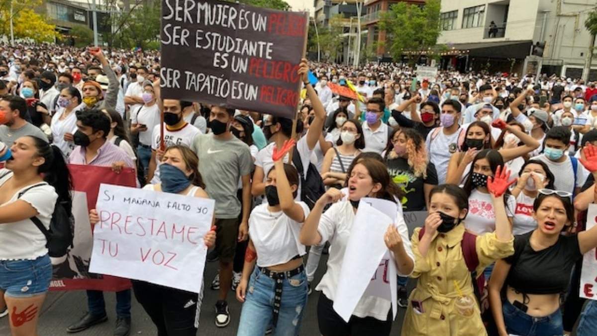 La marcha de integrantes de la Universidad de Guadalajara (UdeG)