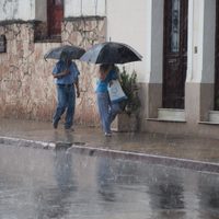 Tormenta, viento y lluvias: mirá las alertas del SMN para este sábado