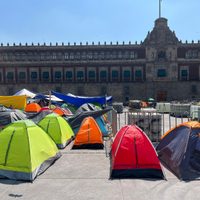 CNTE se planta en el Zócalo pese a que Sheinbaum retiró la reforma al ISSSTE (Video)