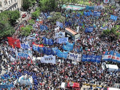El Gobierno le podría descontar el día a los trabajadores que participen del paro de la CGT