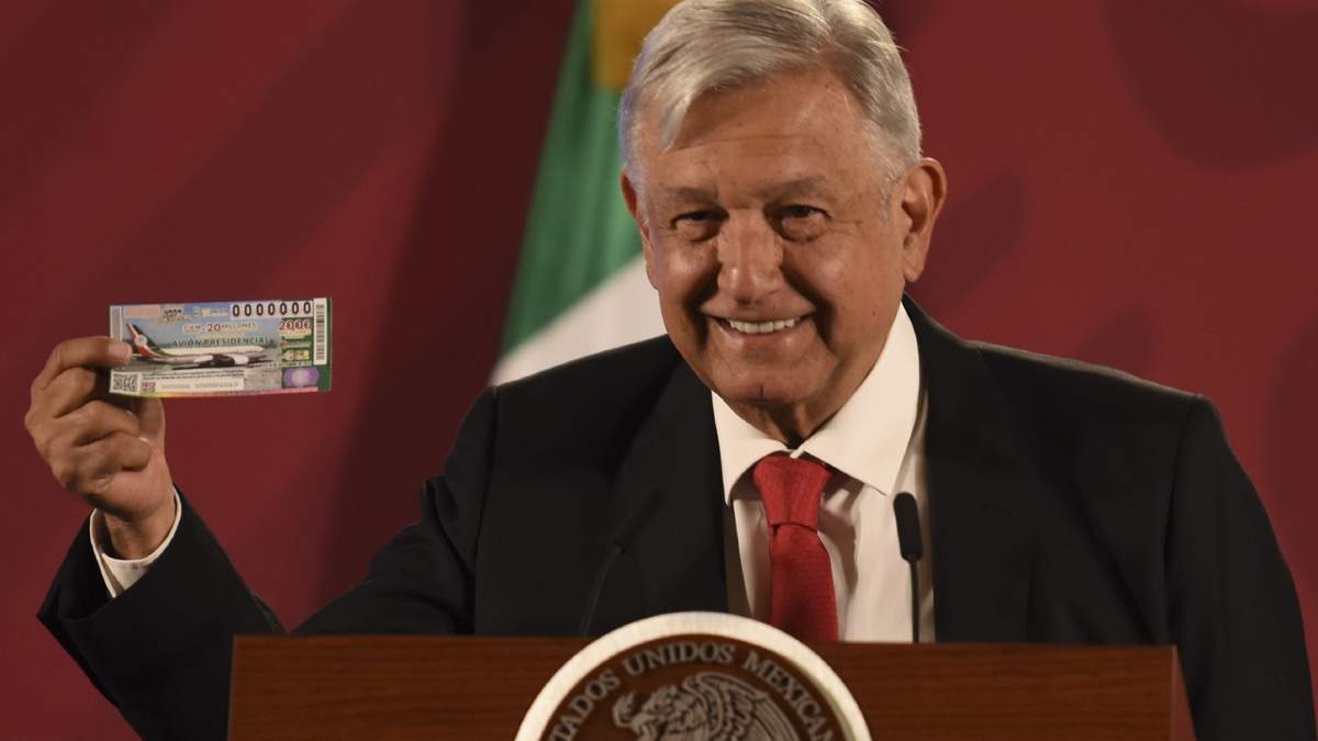 El presidente el día del anunció de los cachitos del sorteo