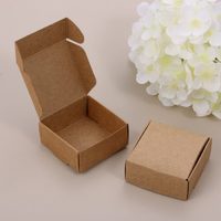 Con 1 caja de cartón vieja y paletas de helado: creá esta hermosa maceta para tus plantas artificiales