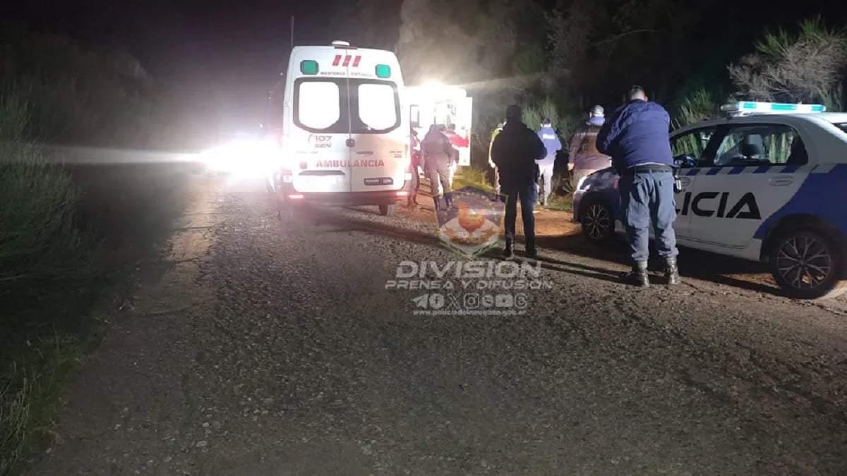 El personal de salud intentó reanimar al joven, pero por la gravedad de las lesiones murió. Fuente (Policía de Neuquén)