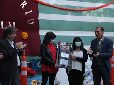 Omar Gutiérrez entregó viviendas en Tricao Malal