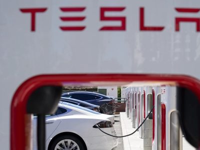 Tesla llama a revisión más de 125 mil autos para reparar sistema de aviso del cinturón de seguridad
