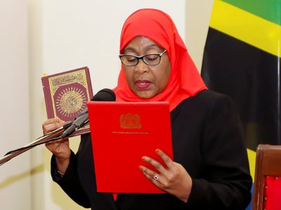 Tanzania juramentó a la primera mujer presidenta de su historia
