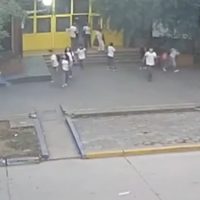 Estudiante de 15 años mata de varios balazos a un compañero de la escuela (Video)