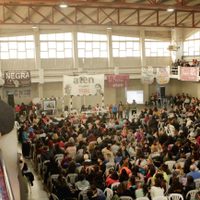 Docentes votaron en asambleas continuar con el paro y anunciaron posibles protestas en el puente carretero