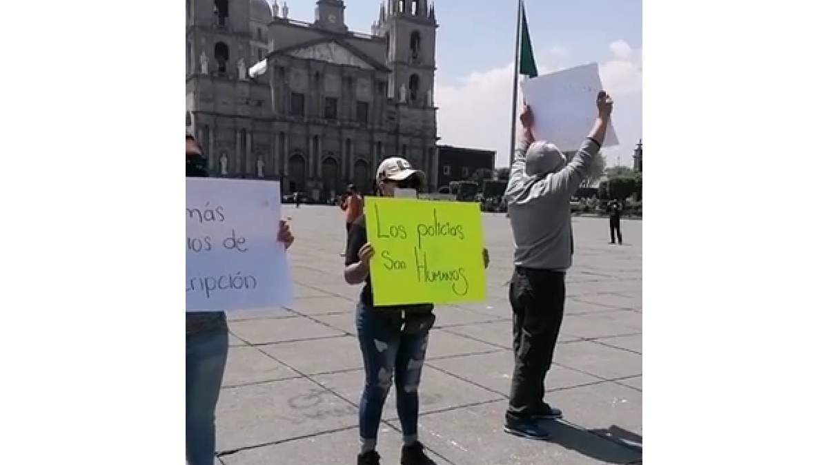 Protesta de familiares de uniformados emboscados en Coatepec
