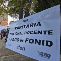 Docentes marcharon por el centro de Neuquén