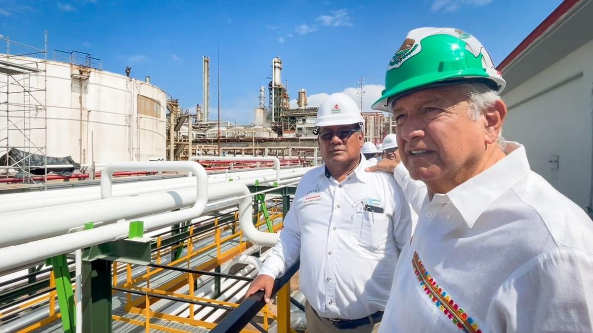 El presidente durante su visita a la refinería de Minatitlán, Veracruz