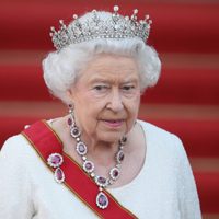 Los rumores siguen creciendo y la reina Isabel II podría anunciarlo el próximo año: el tiempo se ace