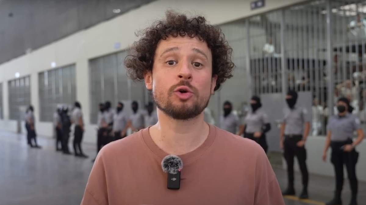 Luisito Comunica en el Centro de Confinamiento del Terrorismo