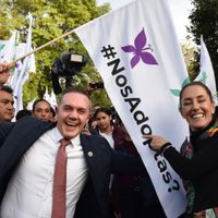 “Nos adoptas?”: Adrián Rubalcava muestra su apoyo a Sheinbaum (Video)