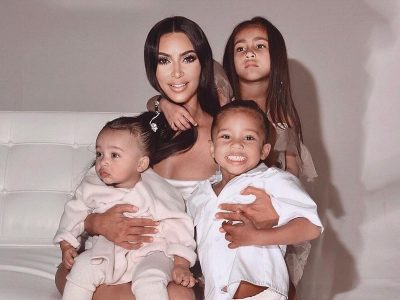 La foto viral entre Kim Kardashian y una de sus hijas enterneció a todos en redes
