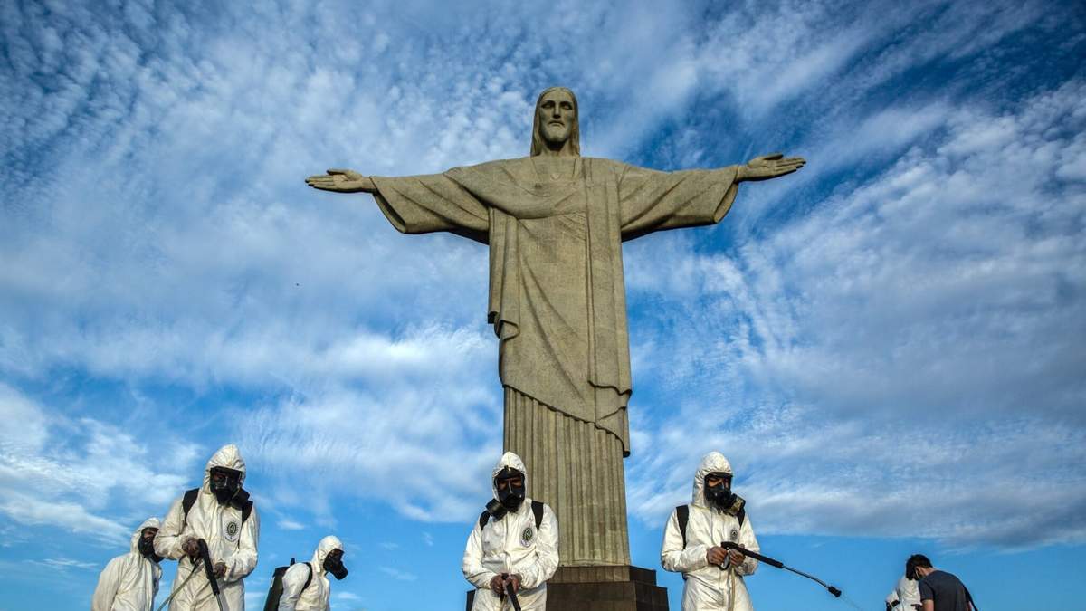Proceso de sanitización del Cristo Redentor de Río de Janeiro. Fuente: (Twitter)