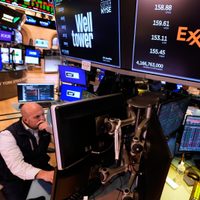El Dow Jones cae más de 900 puntos y sube el petróleo por la guerra