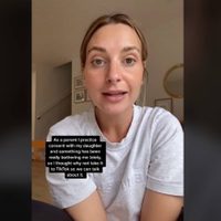 Una mujer prohíbe que sus suegros besen a su hija y se vuelve viral