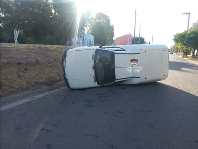 Alcoholemia positiva para el conductor del utilitario que volcó el sábado en Neuquén