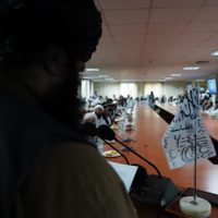 Los talibán oficializan segregación por sexos en universidades para cumplir "principios del islam"