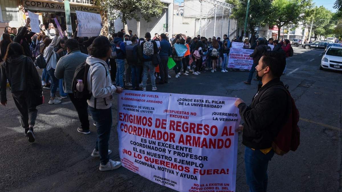 Movilización de estudiantes de diferentes licenciaturas de UniverMilenio