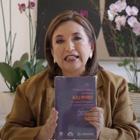 Xóchitl Gálvez envía a AMLO manual y libro sobre violencia política de género