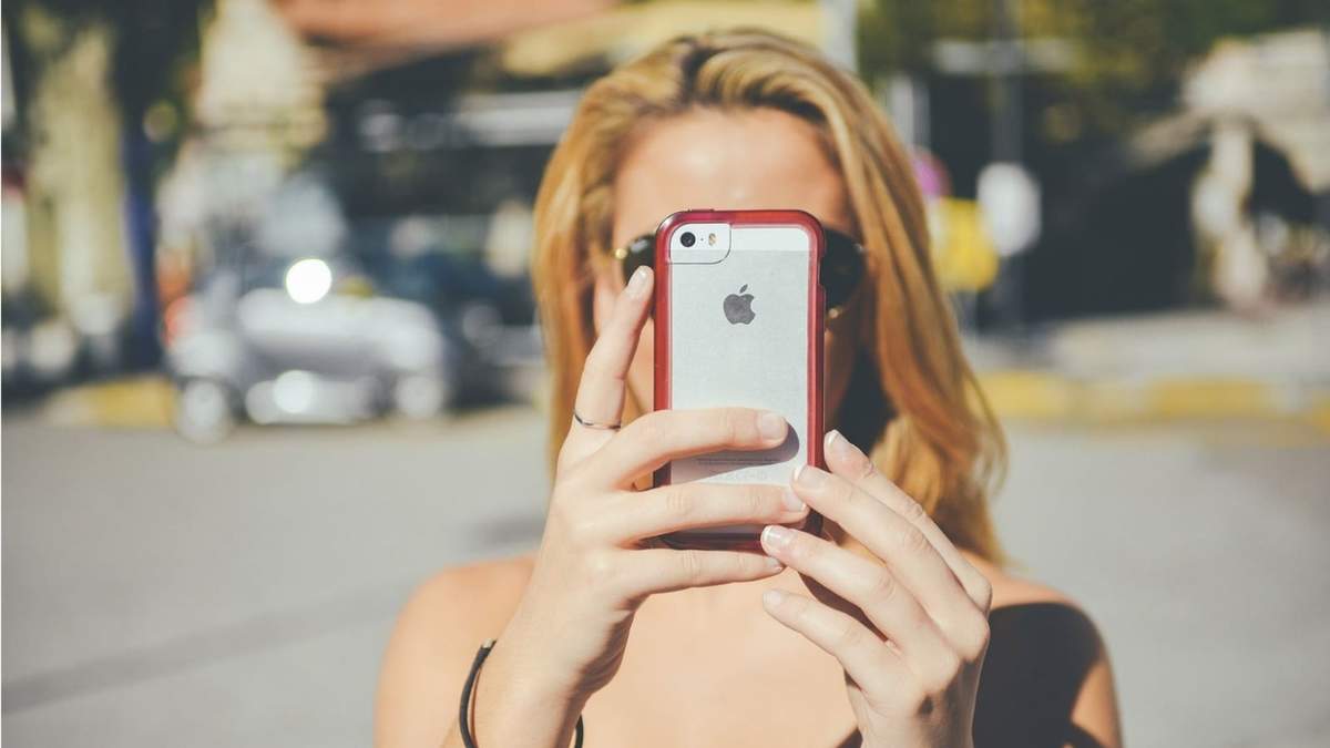 El iPhone 16e llega con una pantalla más grande y mejoras en cámara.